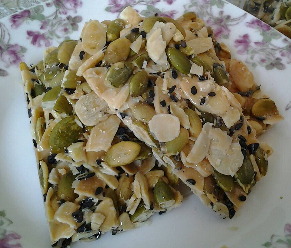 Aniey'z Delight: FLORENTINE ALMOND FLAKE / CRUNCHY CARAMEL 