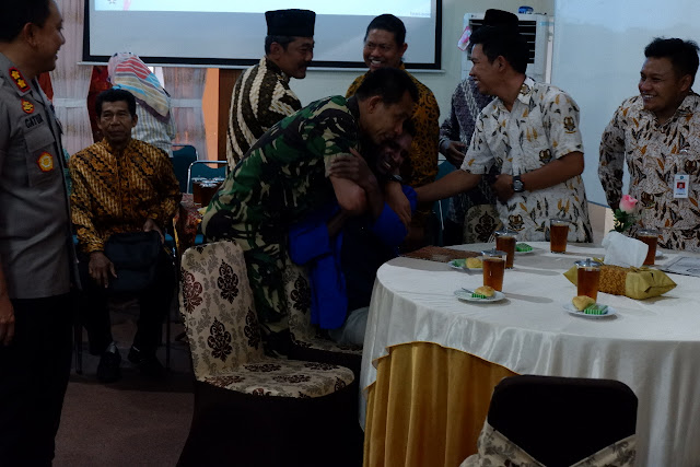 Kodim Karanganyar - Silaturahmi Forkopimda Kabupaten Karanganyar Bersama Warga Papua