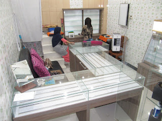 Etalase Display Untuk Toko Optik Kacamata - Semarang Furniture