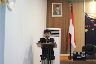 Seminar dibuka oleh Ketua Umum HMPS Hukum Ekonomi Syariah, Tio Adi Saputro. Dalam sambutannya, Tio mewakili Kepala Program Studi yaitu Muhammad Julijanto, S.Ag., M.Ag yang berhalangan hadir menyampaikan harapannya mengenai seminar yang diadakan ini dapat menunjang kegiatan akademik serta bermanfaat bagi para mahasiswa, khususnya mahasiswa HES.