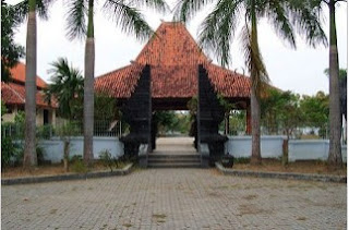 http://www.teluklove.com/2016/10/pesona-keindahan-wisata-museum-trinil.html