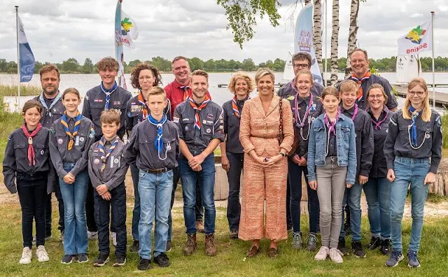 Queen Maxima visited the water scouts at Zeewolde scouting estate. The Queen wore tweed jacket and tweet wide-leg trousers