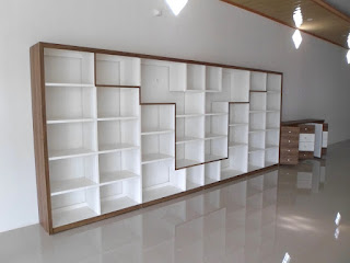 Etalase Toko Display Pakaian Bahan Veneer Tekstur Kayu + Furniture Semarang
