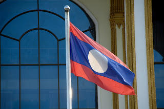 Autoridades do Laos libertam um dos pastores que foram presos sob acusação de portarem exemplar do DVD - Bandeira do laos