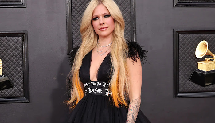 Avril Lavigne habla del 20 aniversario de 'Let Go', la película 'Sk8er Boi', el álbum de Navidad y el libro de cocina