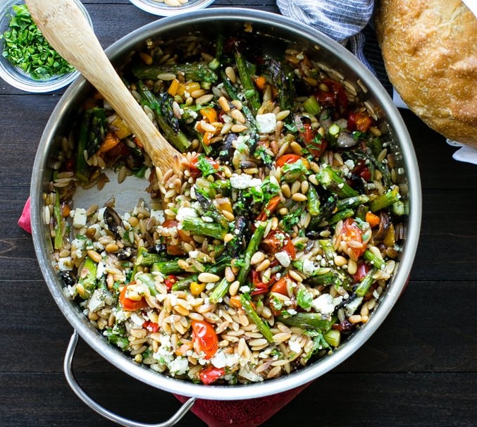 LEMON GARLIC ORZO WITH ROASTED VEGETABLES #vegetarian #garlic