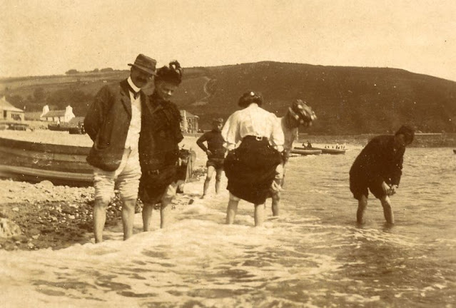 Fotografías de un día en la playa a principios del siglo XX