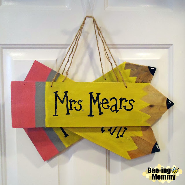 pencil door hanger, door hanger, pencil, pallet decor, decor, classroom decor, DIY door hanger, pallet craft, teacher appreciation, teacher appreciation gift, teacher gift, door hanger, personalized door hanger, teacher Christmas gift, teachers, pencil, pallet door hanger, easy door hanger, rustic door hanger, door hanger tutorial, teacher pencil, teacher pencil door hanger, teacher name gift, wood pencil, rustic pencil