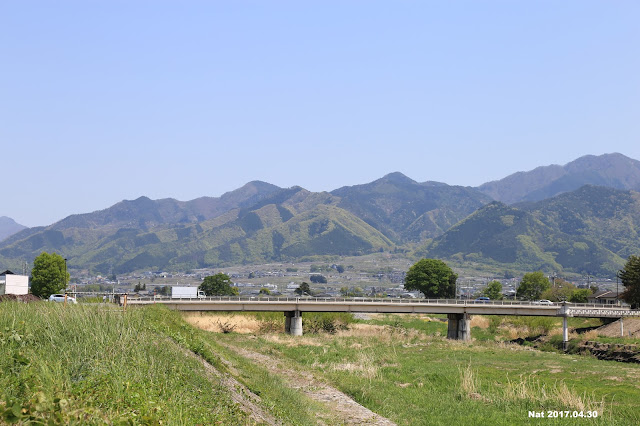 山梨の新緑の山々