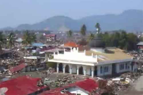 KEBESARAN ALLAH-Masjid yang selamat dari Tsunami di Aceh
