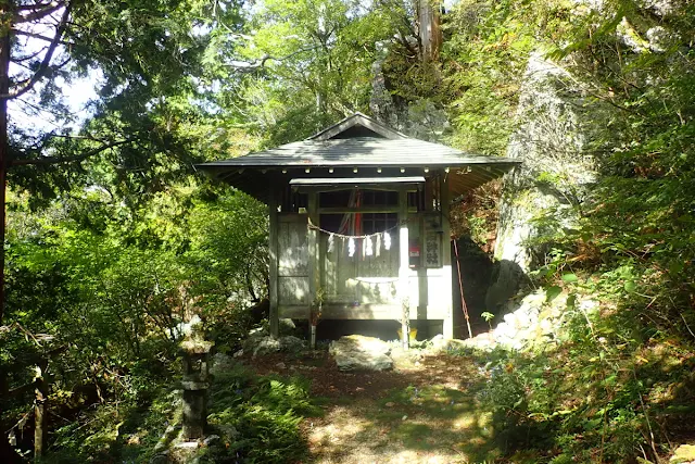 工石山神社