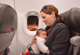 WAJIB BACA! Yang Mesti Di perhatikan Supaya Anak Tidak Rewel Waktu Mudik Naik Pesawat
