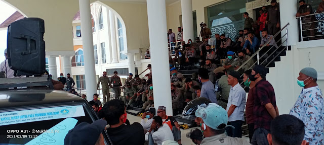 Tuntut Dicabut Perbup No.3/2021, LMND dan ADAM Unjuk Rasa ke Kantor Bupati Aceh Utara
