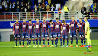 S. D. EIBAR - Eibar, Guipúzcoa, España - Temporada 2016-17 - Sergi Enrich, Pedro León, Capa, Escalante, Ramis, Dani García, Adrián González, Inui, Florian Lejeune, Arbilla y Yoel - S. D. EIBAR 3 (Adrián 2, Sergi Enrich) MÁLAGA C. F. 0 - 25/02/2017 - Liga de 1ª División, jornada 24 - Eibar, Guipúzcoa, estadio de Ipurúa - El Eibar de Mendilibar da una muestra más de su potencial y se impone claramente a un Málaga muy defensivo. Gran estado de forma de Adrián, muy bien acompañado de todo el equipo. Los dos equipos guardaron un minuto de silencio por el fallecimiento de Pablo Ráez, el joven malagueño que sufrió una larga enfermedad de leucemia y se hizo famoso por su lucha contra ella