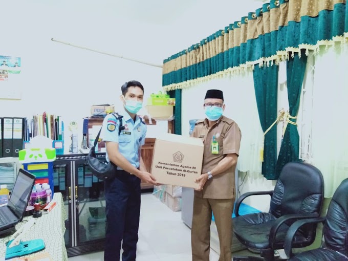 Kemenag Tala Serahkan Bantuan Al Quran pada Lembaga Terdampak Covid-19