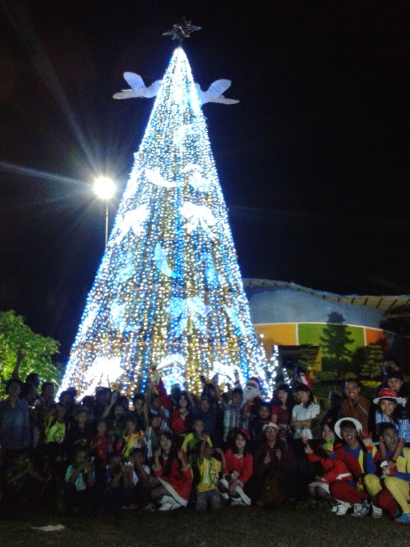 Acara Christmas Light Up Mikie Holiday Bersama Anak Sinabung