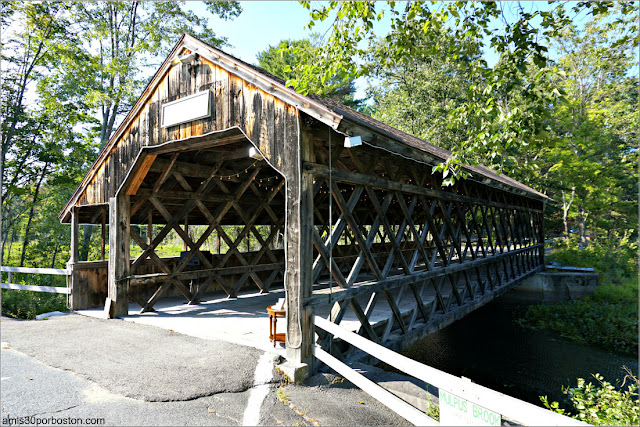 Puente Cubierto del Bull Run Restaurant en Shirley, Massachusetts