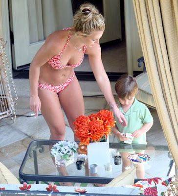 Britney agreed to give her ex Kevin Federline full custody of their two