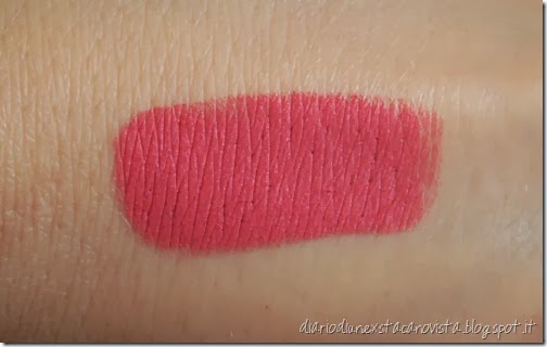 Illamasqua rossetto scandal swatch