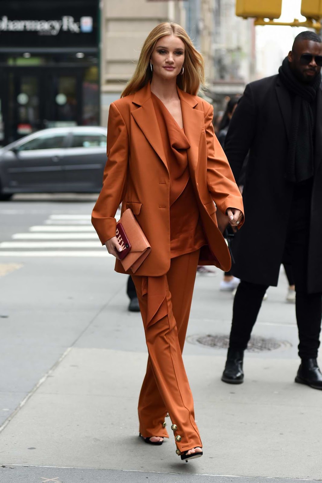 Rosie Huntington-Whiteley – Celebrity Street Style Fashion in New York City