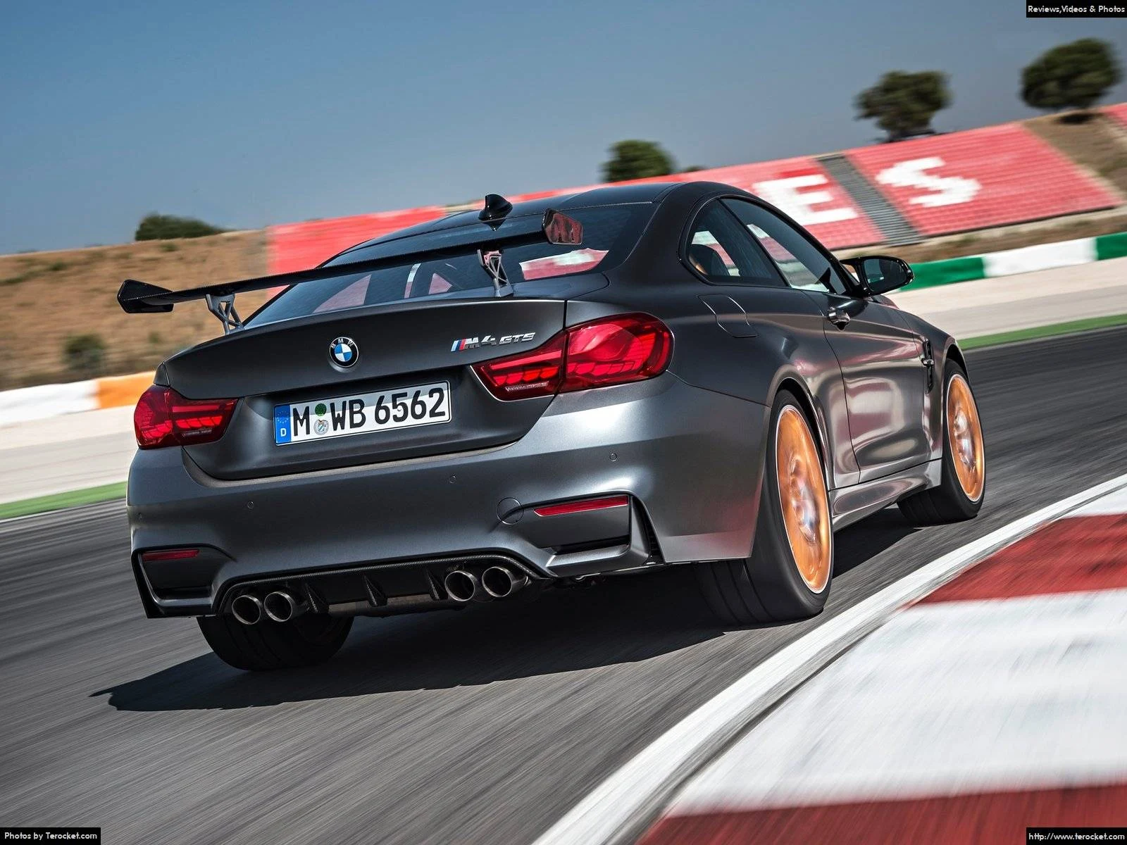 Hình ảnh xe ô tô BMW M4 GTS 2016 & nội ngoại thất