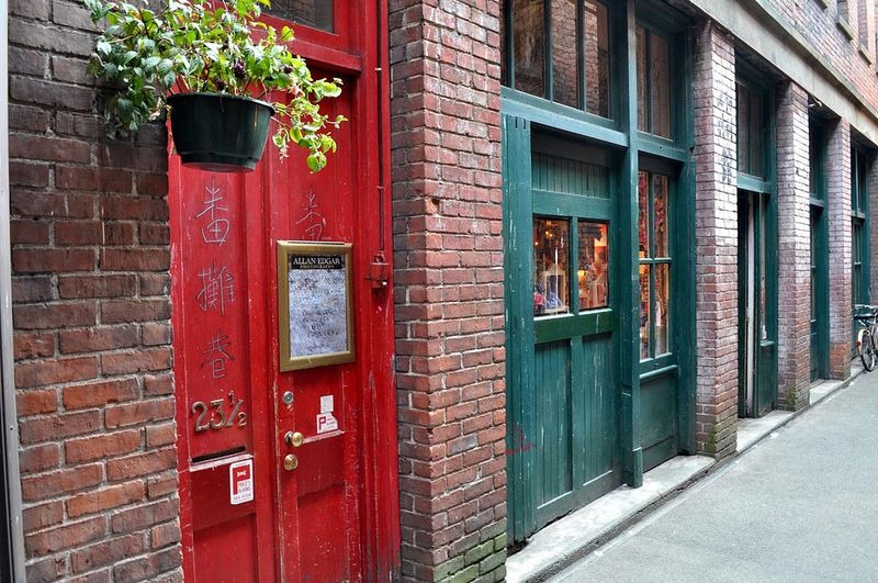 fan-tan-alley-1