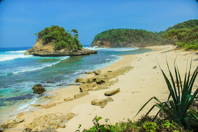 wisata pantai di malang