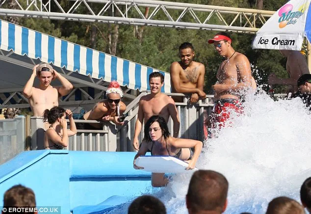 Katy Perry has a wardrobe malfunction and puts her bottom on display at water park