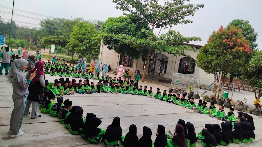 PEMBIASAAN MEMBACA SURAH YASIN DI NUR RISKA LUBUKLINGGAU SETIAP AKHIR BULAN
