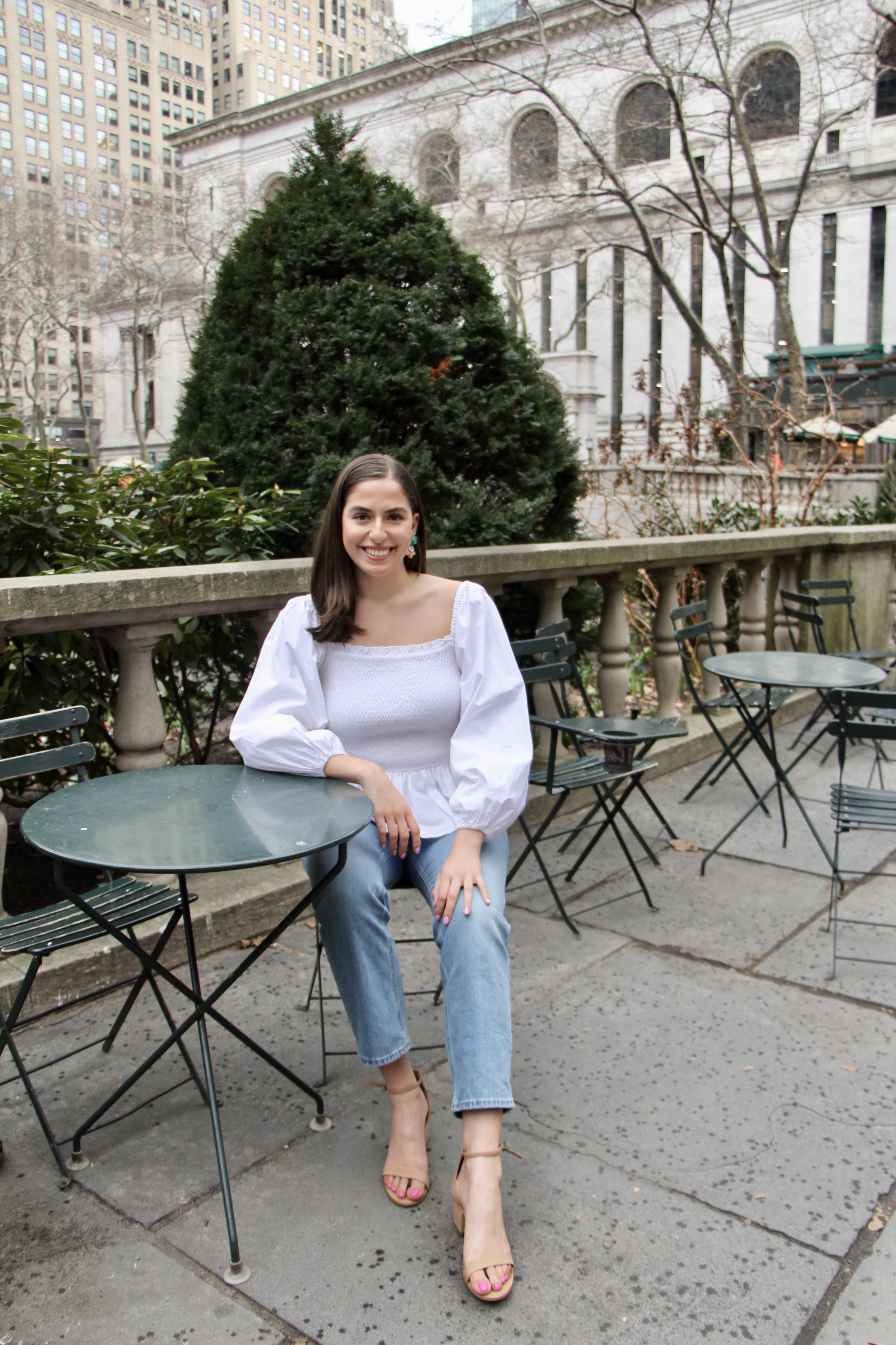 bryant park, nyc, spring trends, spring, smocking, puff sleeve, mom jeans, light wash jeans