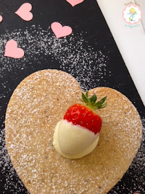 Galletas de nubes con fresas y chocolate blanco