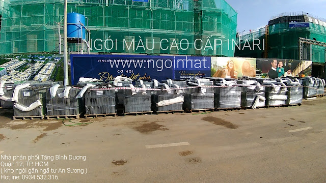 Tập kết ngói tại dự án Vincom Cà Mau