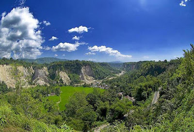  exactly located inward the edge town of  BaliTourismMap: Sianok canyon, Its beauty Make Anyone Fall In Love!
