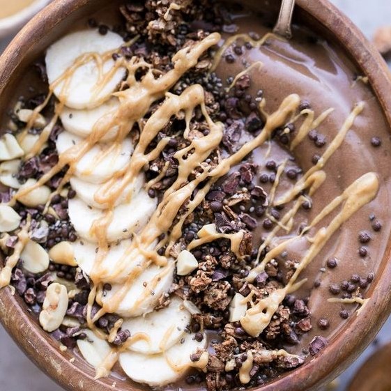 CHOCOLATE PEANUT BUTTER BANANA SMOOTHIE BOWL #healthydiet #diet