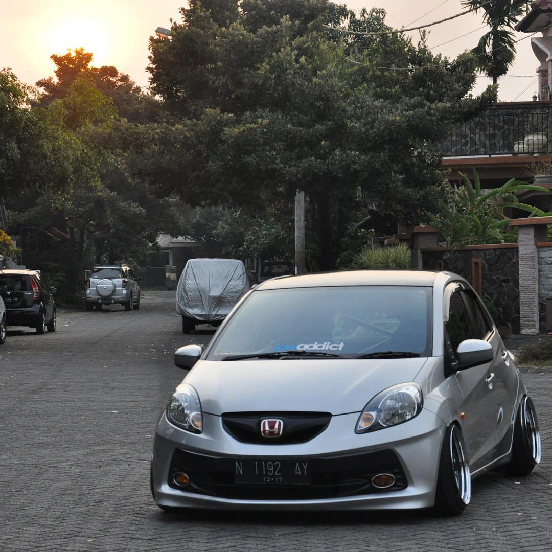  Modifikasi  Mobil  Ceper  Honda  Brio  Silver Owner 