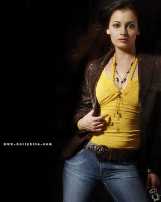 diya mirza wallpapers. Diya Mirza Ultra Hot