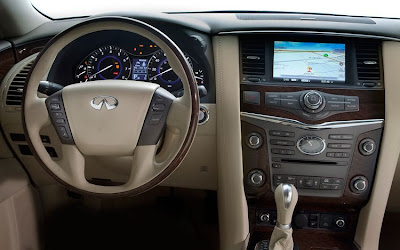 2011 Infiniti QX56 Cockpit