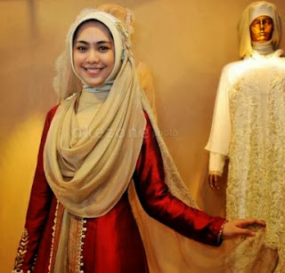 FOTO BAJU PENGANTIN  MUSLIM Oki  Setiana  Dewi  Trend Gaun  