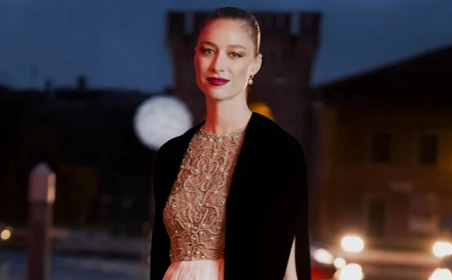 Beatrice Borromeo wore a satin organza gown embroidered with ash-gold guipure from Dior Couture Autumn-Winter 2023-2024