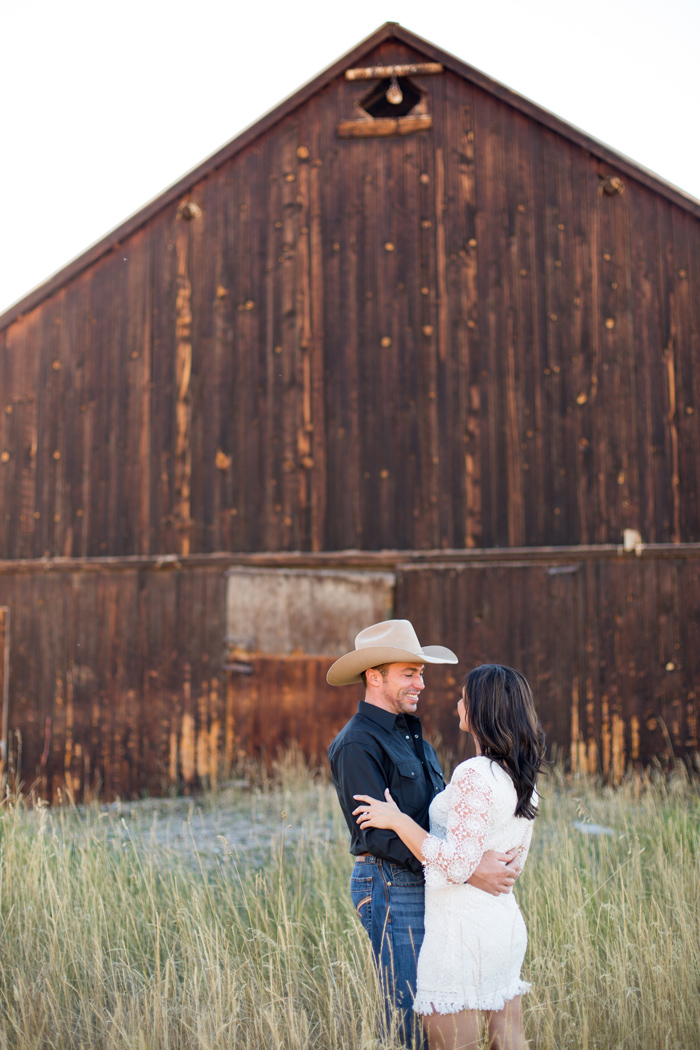 Montana Engagement Photography @stellakelsiemt / #montanabridemag