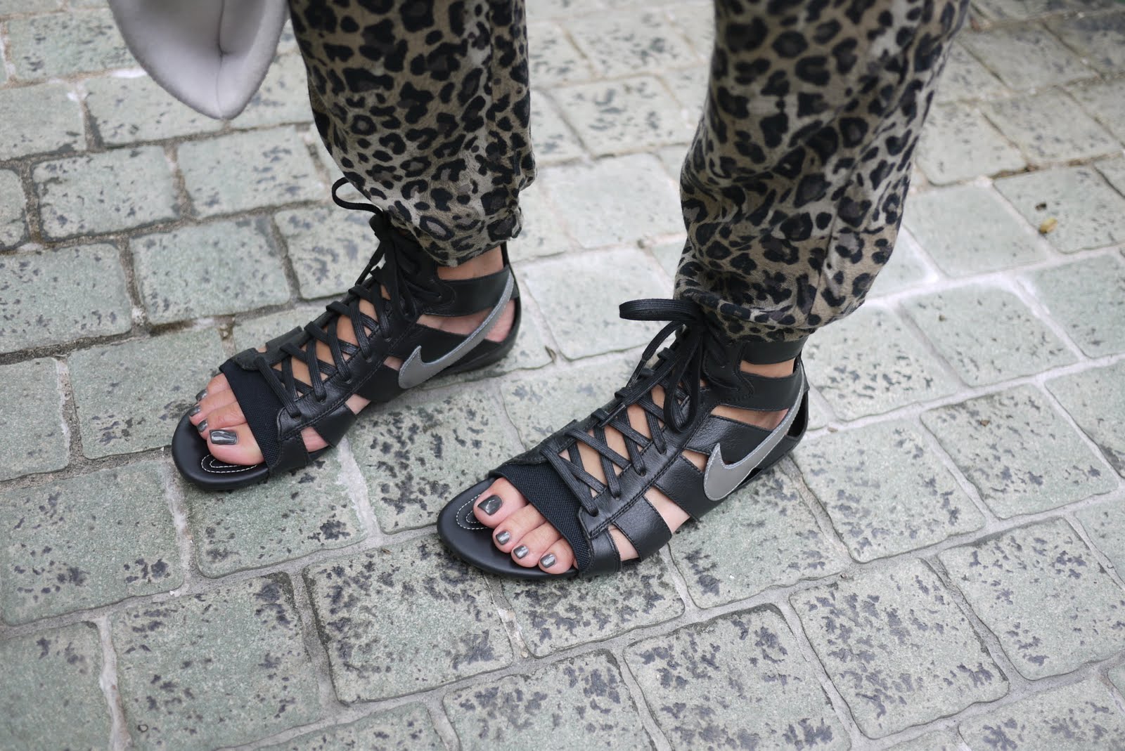 who has the nike gladiator sandals? | Yahoo Answers