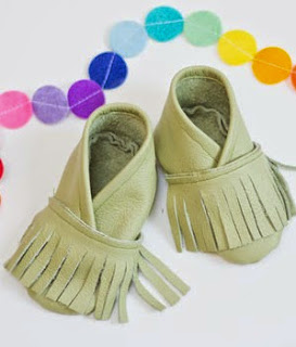 http://www.guiademanualidades.com/mocasines-para-bebe-diy-30820.htm