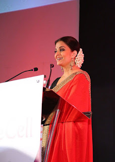 Aishwarya Rai Giving Speech In Red Saree