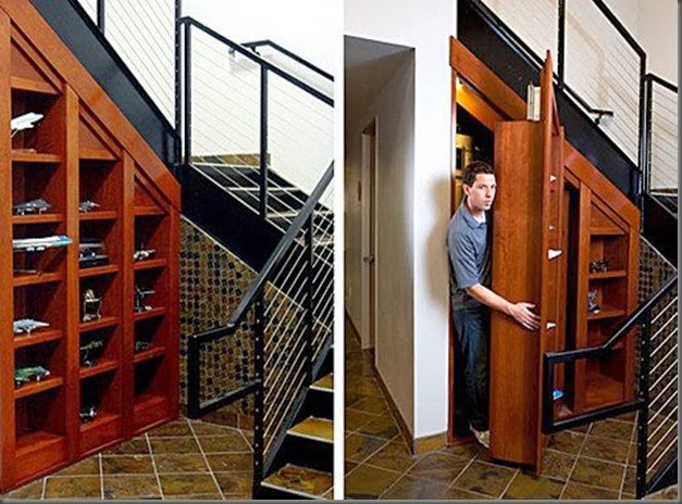 Bajo escalera con lugar secreto