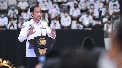 PKS ke Jokowi: Kalau Bapak Mau Tiga Periode Silahkan Jadi Kepala Desa