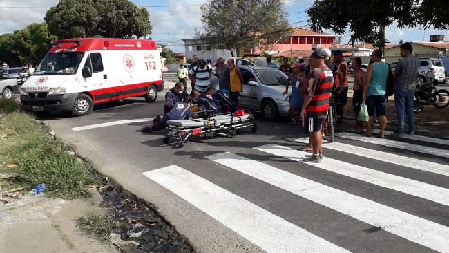 Acidente entre carro e moto deixa dois feridos na Zona Norte de Natal