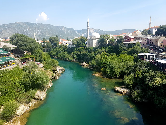 Stary Most w Mostarze - bazar Kujundziluk - Mostar - Bośnia i Hercegowina - co przywieźć ze sobą z Bośni i Hercegowiny
