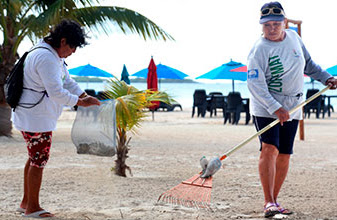 Cumple Juan Carrillo con playas limpias para isleños y visitantes