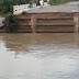 [VÍDEO] Chuva destrói ponte e carro é levado pela correnteza no interior do RN