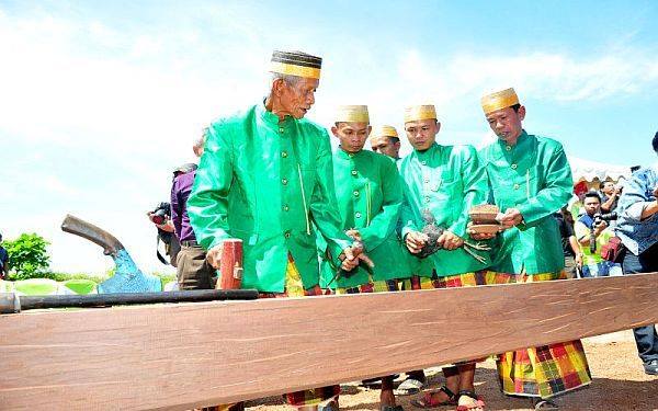 Ritual of Traditional boat Building, Pinisi Heritage of Indonesia in Makassar